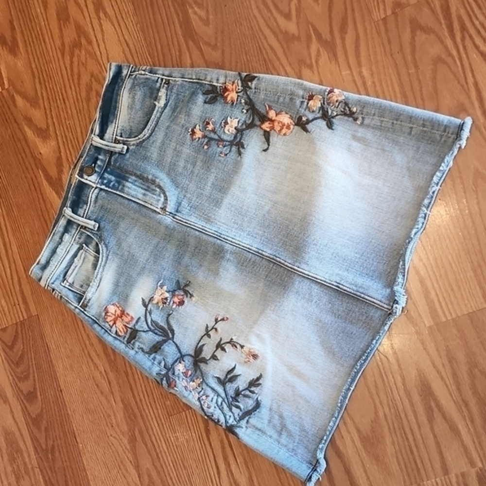 New driftwood skirt saydi size 26 Y2K festival distressed embroidery